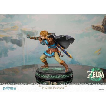 The Legend of Zelda: Tears of the Kingdom PVC Statue Link 18cm Glow-in-the-dark features