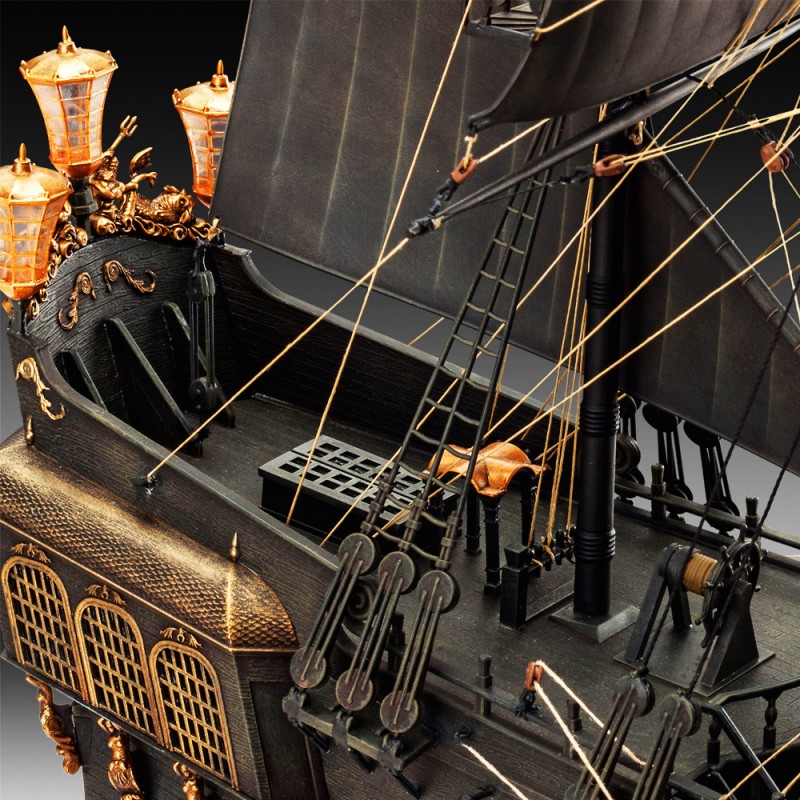 Pirates of the Caribbean: Dead Men Tell No Tales 3D Puzzle Black Pearl LED Edition