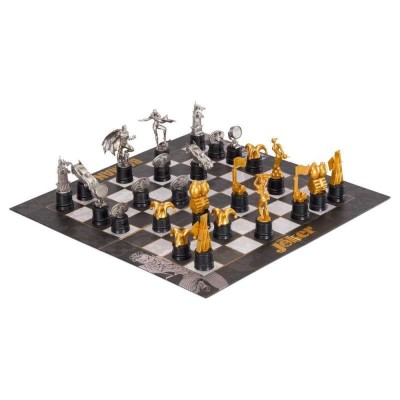 DC Comics Chess Set Batman vs. The Joker 47cm