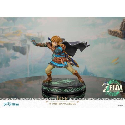 The Legend of Zelda: Tears of the Kingdom PVC Statue Link 18cm Glow-in-the-dark features